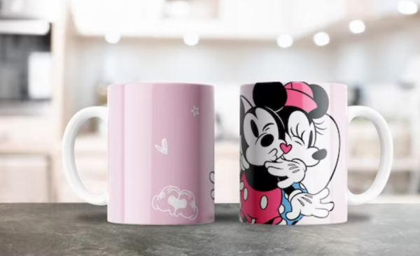 Mug dengan ilustrasi karakter kartun yang menggemaskan